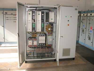 Control cabinet for pump station